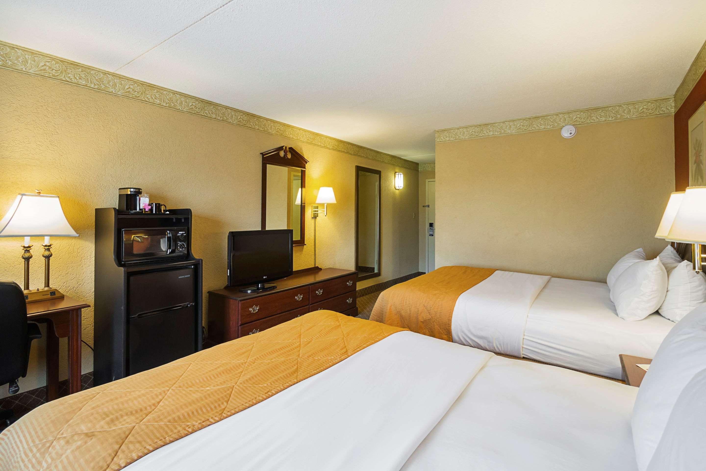 Clarion Inn Fairmont Exteriör bild
